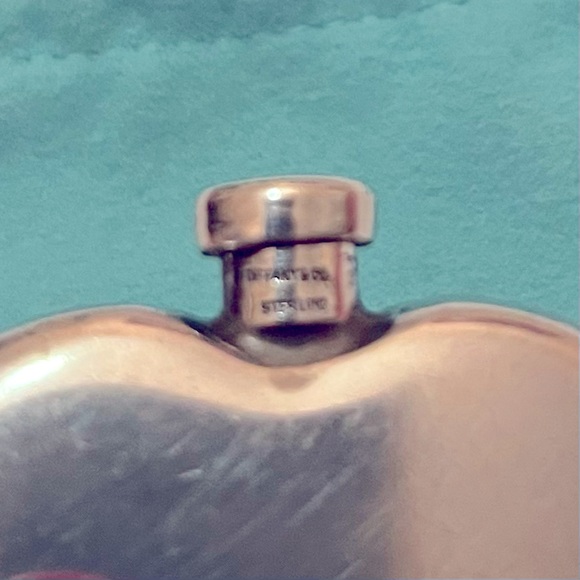❌SOLD❌ Tiffany & Co Heart Shaped Sterling Silver Perfume Flask VINTAGE / Antique - Picture 7 of 10